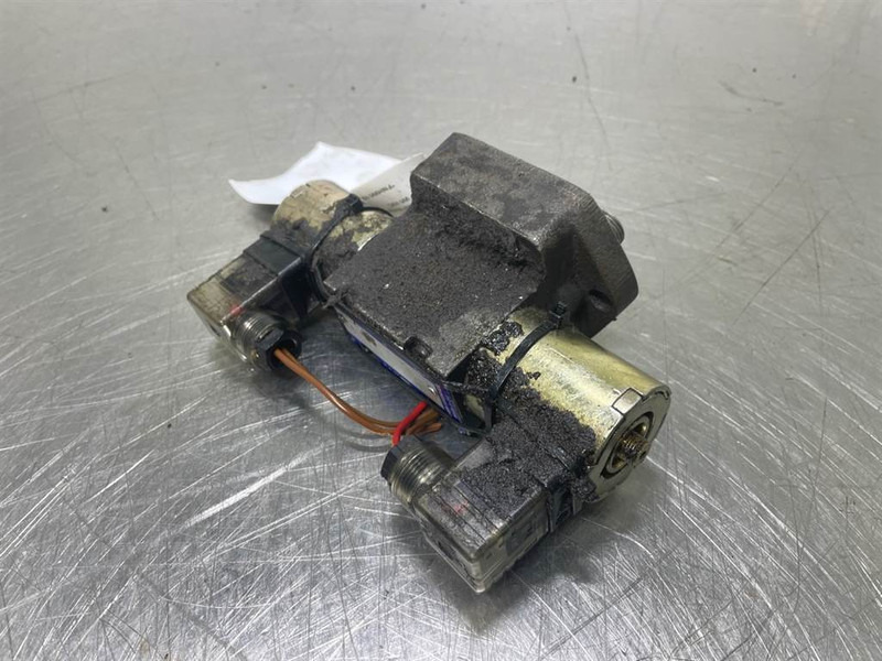 New Holland W110C-Poclain KV-4/3-3KO-6-6-Valve/Ventile - Hydraulics for Construction machinery: picture 2 New Holland W110C-Poclain KV-4/3-3KO-6-6-Valve/Ventile - Hydraulics for Construction machinery: picture 2