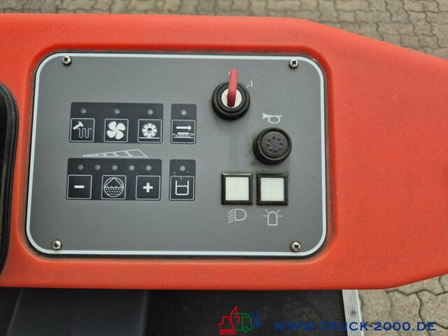 Hako Hakomatic B1100 Kehr- Nass- Scheuersaugmaschine - Road sweeper: picture 5 Hako Hakomatic B1100 Kehr- Nass- Scheuersaugmaschine - Road sweeper: picture 5