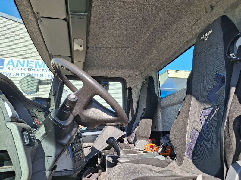 Box truck MAN TGM 26.340 6x2: picture 9