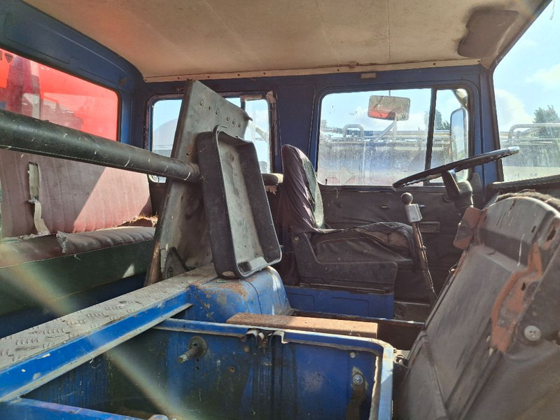 Cab chassis truck Mercedes-Benz 1113: picture 16