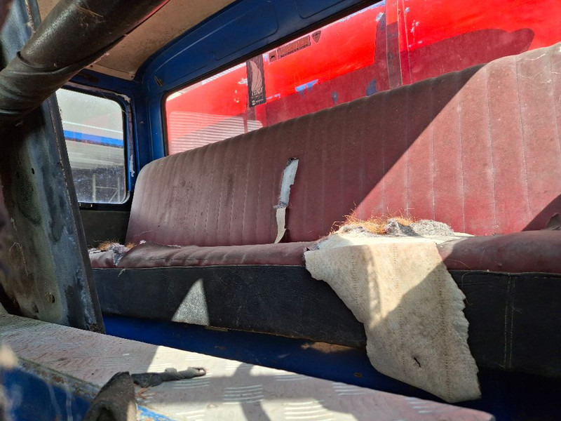 Cab chassis truck Mercedes-Benz 1113: picture 8