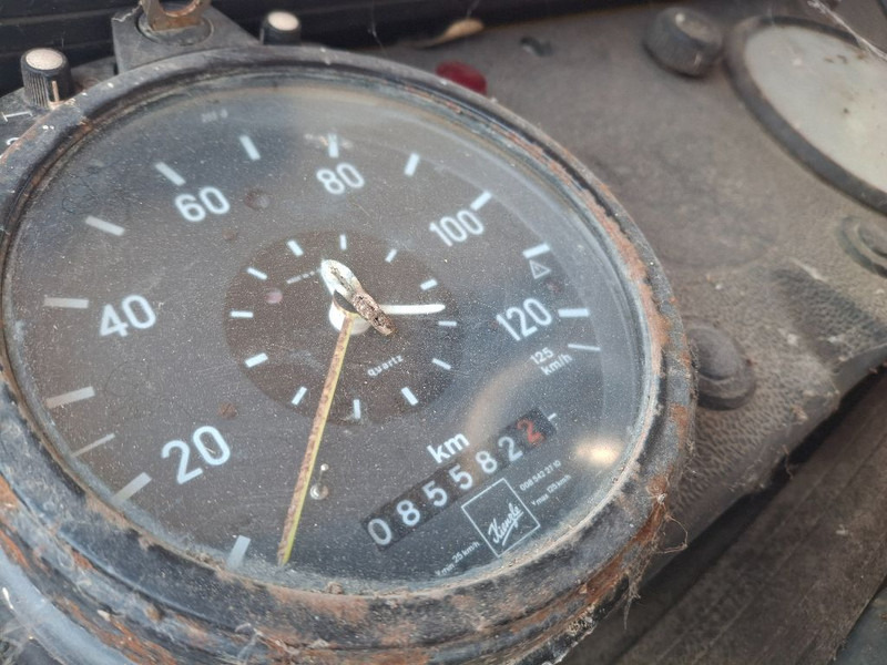 Cab chassis truck Mercedes-Benz 1113: picture 9