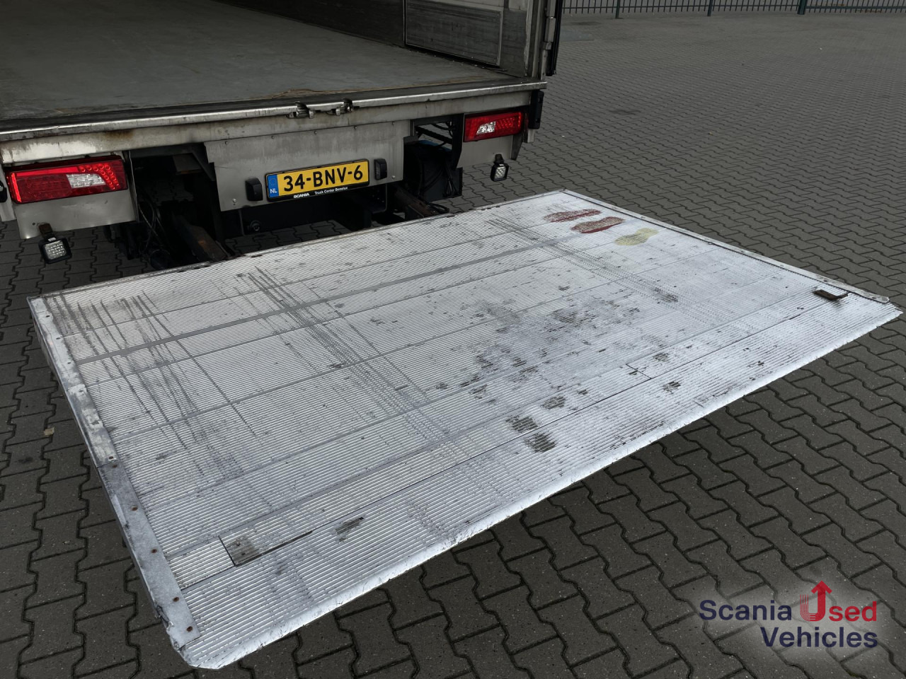 SCANIA P 250 B4x2LA FRIGO -27 TAIL LIFT 1.5T 815X251X244C - Refrigerator truck: picture 4 SCANIA P 250 B4x2LA FRIGO -27 TAIL LIFT 1.5T 815X251X244C - Refrigerator truck: picture 4