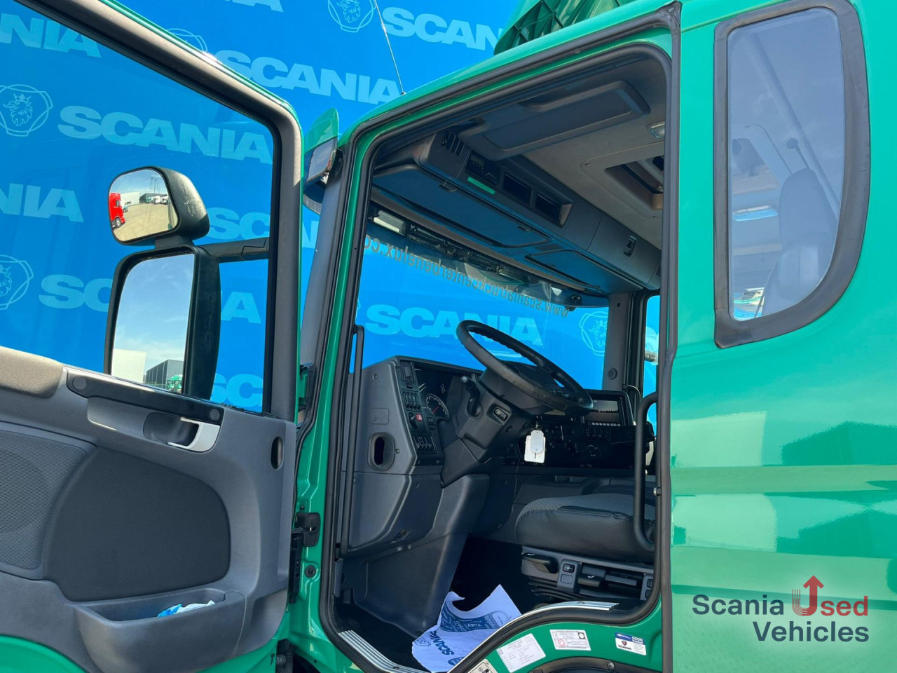SCANIA P 320 DB6x2*4MNB RETARDER FULL AIR 8T TAIL LIFT 2T - Box truck: picture 3 SCANIA P 320 DB6x2*4MNB RETARDER FULL AIR 8T TAIL LIFT 2T - Box truck: picture 3