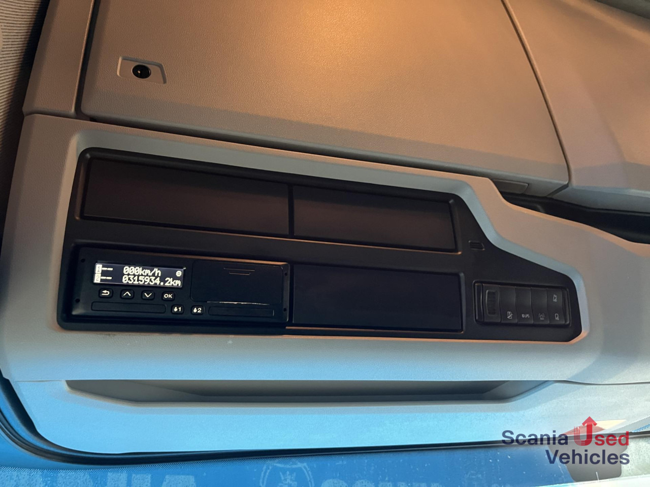 SCANIA R 450 A6x2/4NA RETARDER PTO P-AIRCO LED NAVI - Tractor unit: picture 5 SCANIA R 450 A6x2/4NA RETARDER PTO P-AIRCO LED NAVI - Tractor unit: picture 5