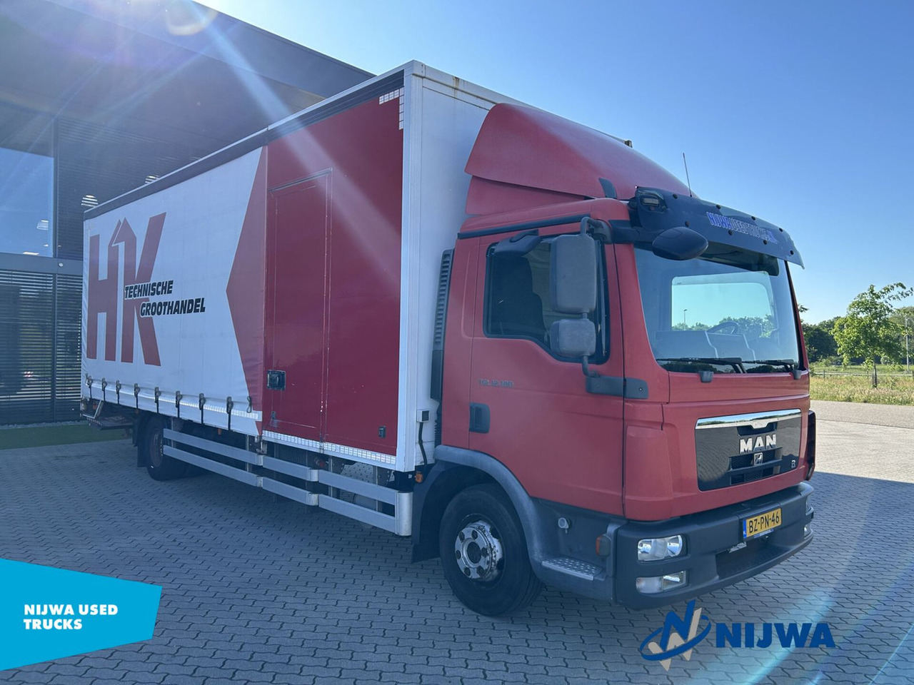 MAN TGL 12.180 4x2 Roldeur + Laadklep - Curtainsider truck: picture 2 MAN TGL 12.180 4x2 Roldeur + Laadklep - Curtainsider truck: picture 2