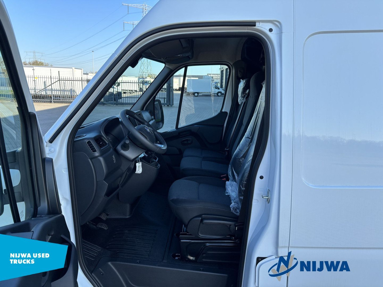 Renault Master 135 L3H2 Parkeersensoren + Cruise control - Small van: picture 5 Renault Master 135 L3H2 Parkeersensoren + Cruise control - Small van: picture 5
