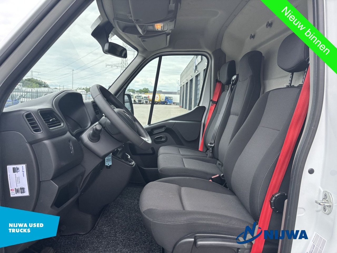 Renault Master T35 145 L3H2 Trekhaak + Climate control - Small van: picture 5 Renault Master T35 145 L3H2 Trekhaak + Climate control - Small van: picture 5