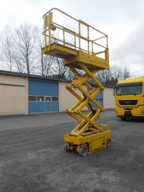 Genie GS 1530, Scherenarbeitsbühne Genie 6,6m - Truck mounted aerial platform: picture 1 Genie GS 1530, Scherenarbeitsbühne Genie 6,6m - Truck mounted aerial platform: picture 1