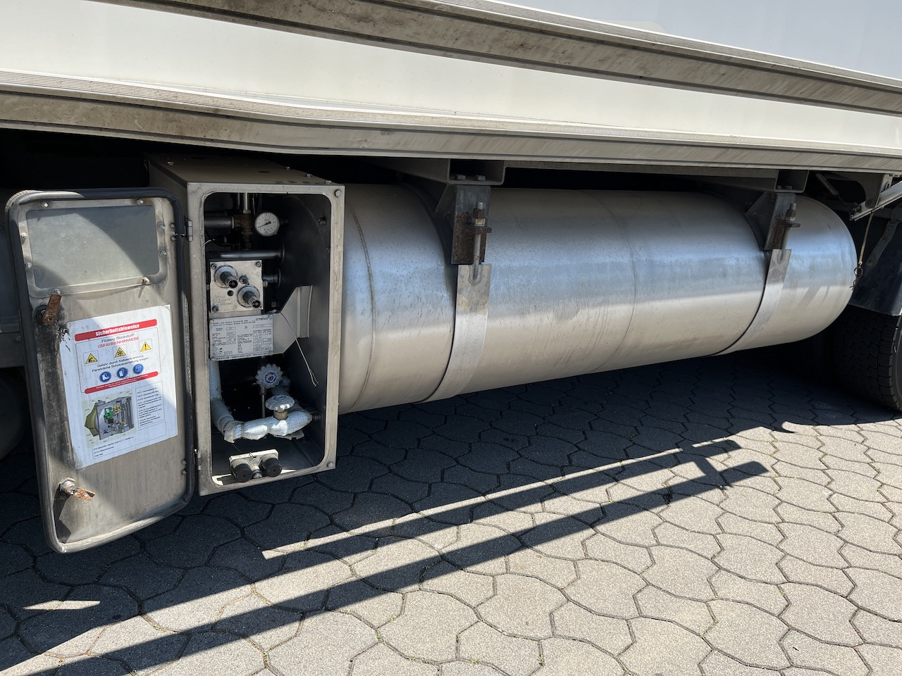 Mercedes-Benz Antos 1840 4x4 HAD LBW Kühlung Flüssigstickstoff - Refrigerator truck: picture 4 Mercedes-Benz Antos 1840 4x4 HAD LBW Kühlung Flüssigstickstoff - Refrigerator truck: picture 4