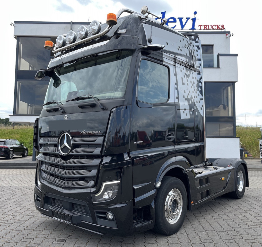 Mercedes-Benz Actros 1853 4x2 Gigaspace Sitzecke StyleLine - Tractor unit: picture 1 Mercedes-Benz Actros 1853 4x2 Gigaspace Sitzecke StyleLine - Tractor unit: picture 1