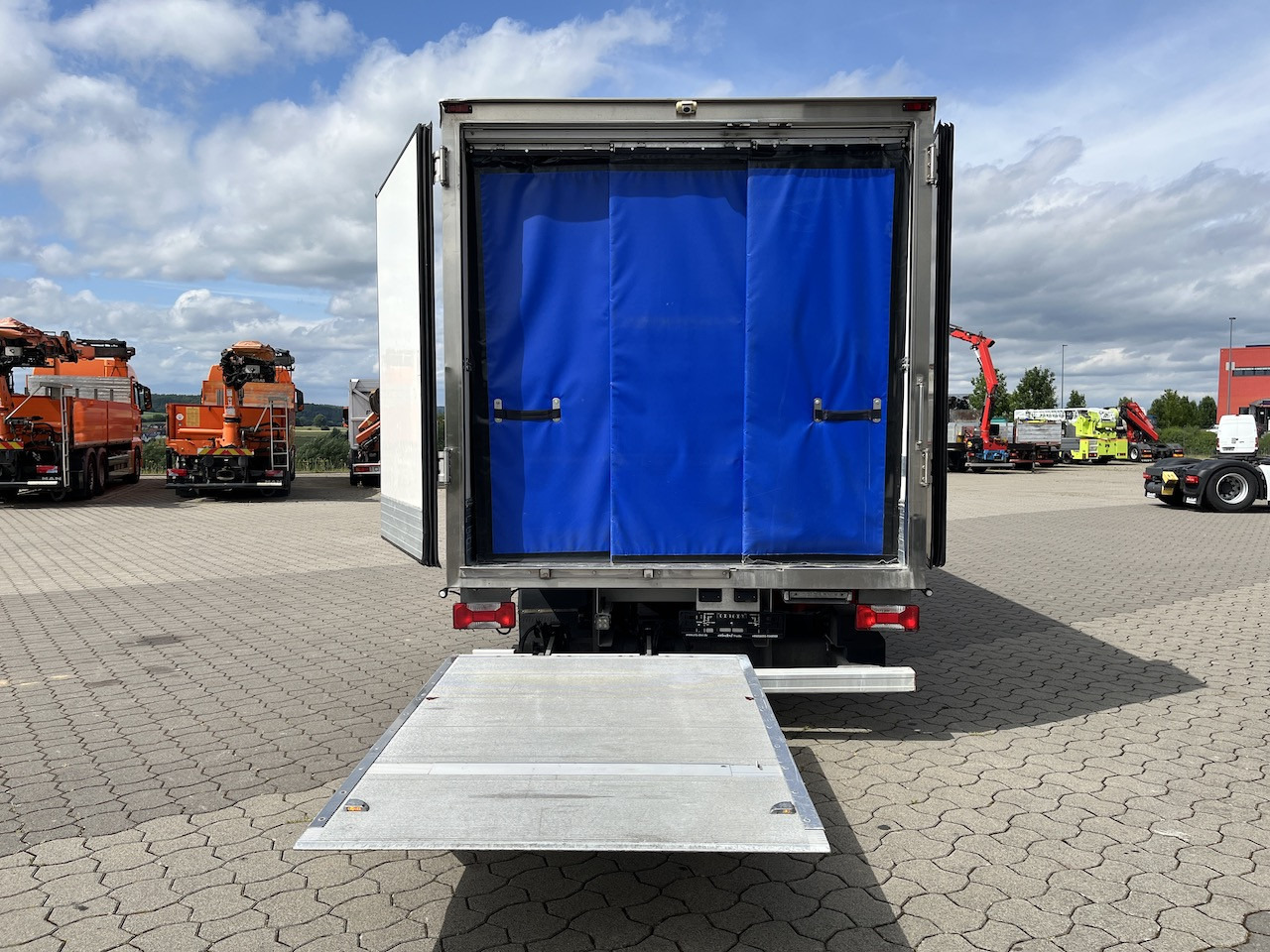 Iveco 70C18 Daily Kühlkoffer mit Ladebordwand Konvekta - Van: picture 3 Iveco 70C18 Daily Kühlkoffer mit Ladebordwand Konvekta - Van: picture 3