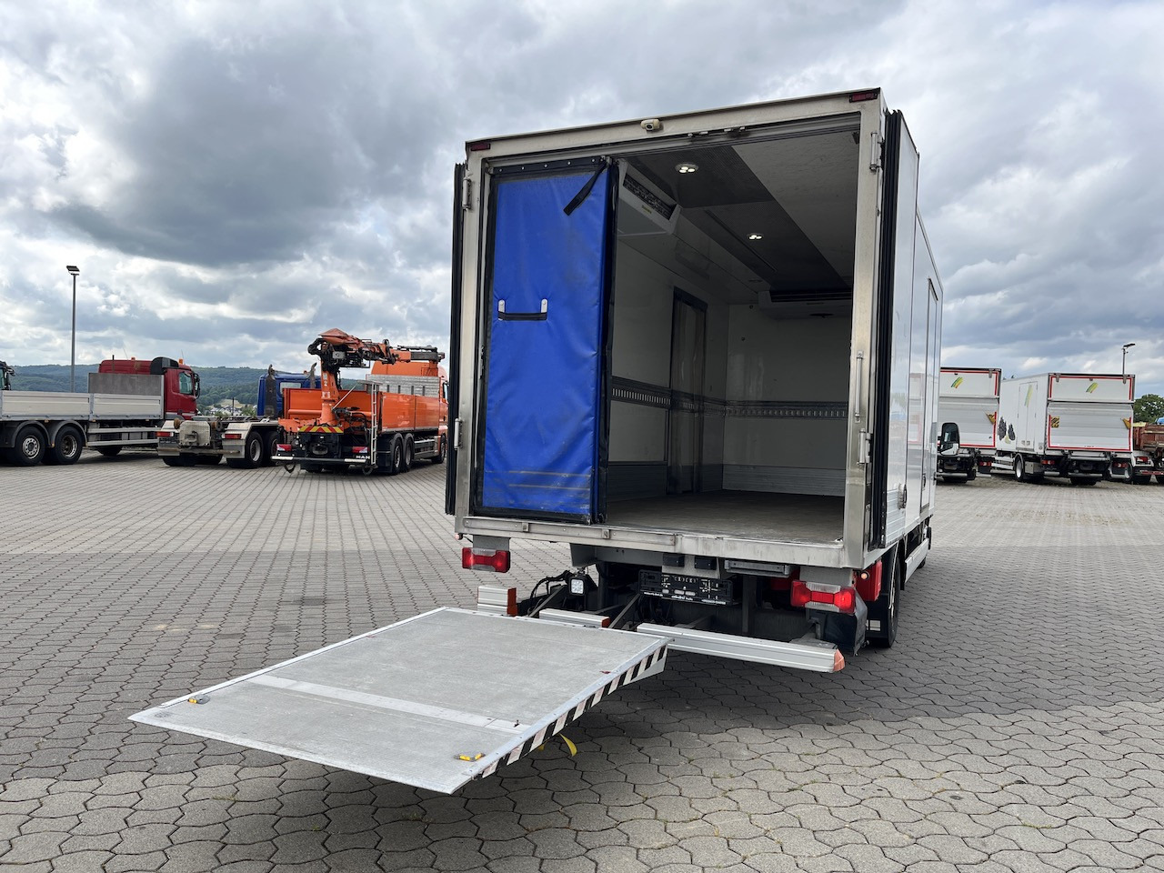 Iveco 70C18 Daily Kühlkoffer mit Ladebordwand Konvekta - Van: picture 4 Iveco 70C18 Daily Kühlkoffer mit Ladebordwand Konvekta - Van: picture 4