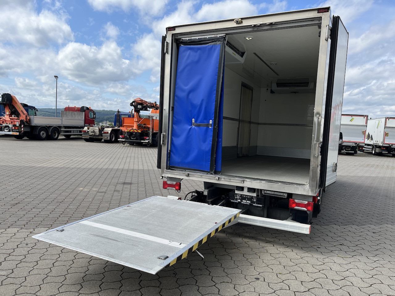 Iveco 70C18 Daily Kühlkoffer mit Ladebordwand Konvekta - Van: picture 4 Iveco 70C18 Daily Kühlkoffer mit Ladebordwand Konvekta - Van: picture 4