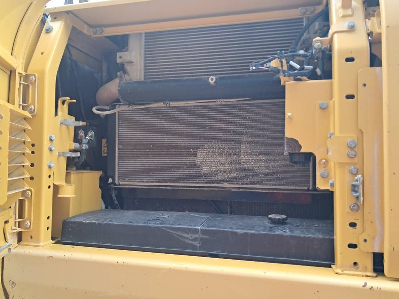 Komatsu HB365LC-3 Hybrid - Crawler excavator: picture 3 Komatsu HB365LC-3 Hybrid - Crawler excavator: picture 3