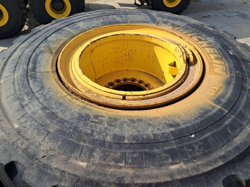 Komatsu WA380 4x RIM ASSY 423-30-62201 - Wheels and tires for Construction machinery: picture 1 Komatsu WA380 4x RIM ASSY 423-30-62201 - Wheels and tires for Construction machinery: picture 1