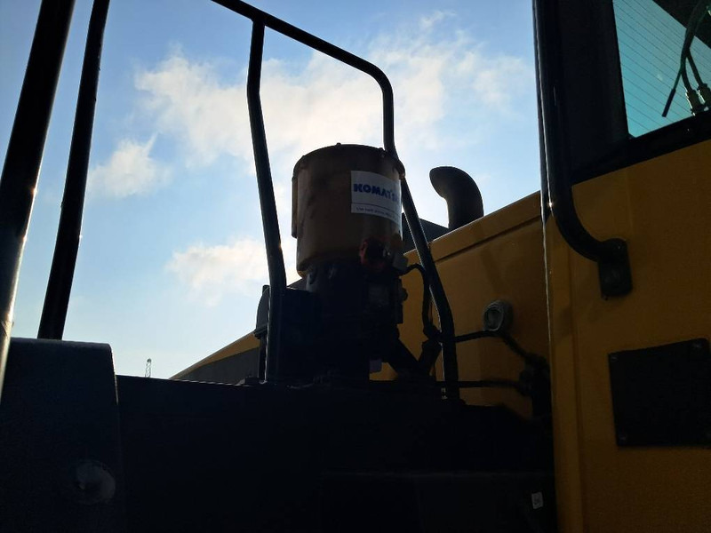 Wheel loader Komatsu WA380-8E0: picture 12
