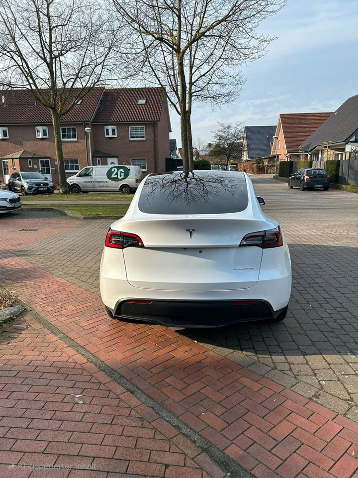 Tesla Model Y Hinterradantrieb RWD - Sedan: picture 4 Tesla Model Y Hinterradantrieb RWD - Sedan: picture 4