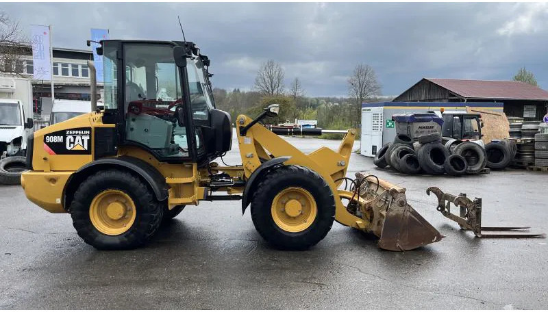 Caterpillar 908 M Klappschaufel+Pal.gabel Schnellwechsl. 908 M Klappschaufel+Pal.gabel Schnellwechsl. - Wheel loader: picture 1 Caterpillar 908 M Klappschaufel+Pal.gabel Schnellwechsl. 908 M Klappschaufel+Pal.gabel Schnellwechsl. - Wheel loader: picture 1