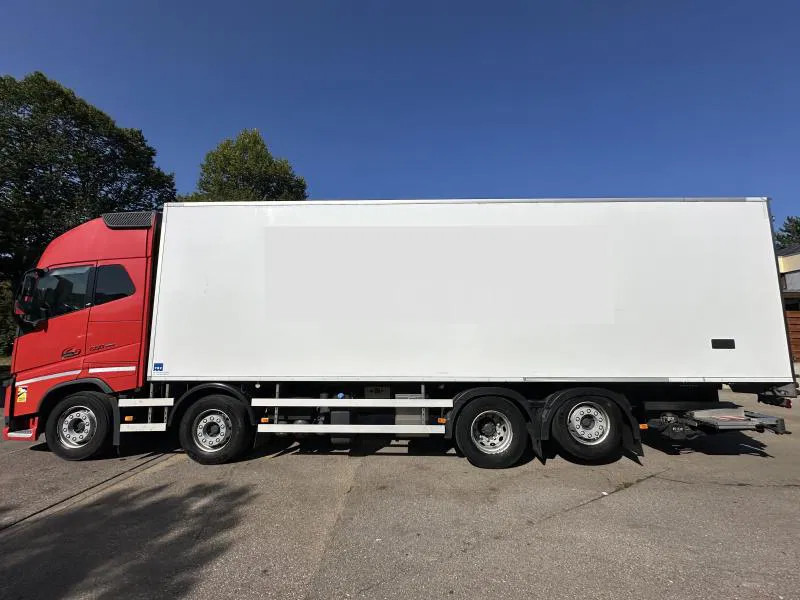 FH 16.550 XL 8x2 Tief Kühlkoffer ThermoKing LBW - Refrigerator truck: picture 2 FH 16.550 XL 8x2 Tief Kühlkoffer ThermoKing LBW - Refrigerator truck: picture 2