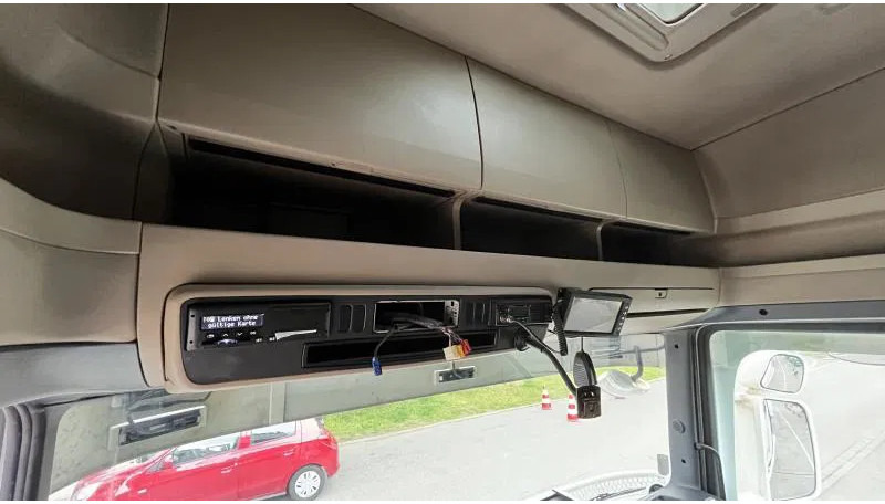 Tractor unit Scania R520 V8 Topline Standard Intarder E6: picture 18