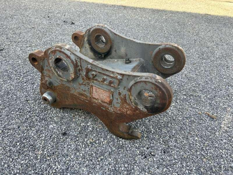 LIEBHERR SW33 - Axes 65mm - Quick coupler for Construction machinery: picture 3 LIEBHERR SW33 - Axes 65mm - Quick coupler for Construction machinery: picture 3