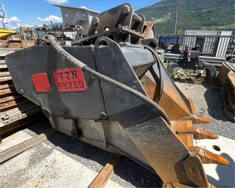 VTN Godet Concasseur VTN FB 250 - Bucket for Construction machinery: picture 1 VTN Godet Concasseur VTN FB 250 - Bucket for Construction machinery: picture 1