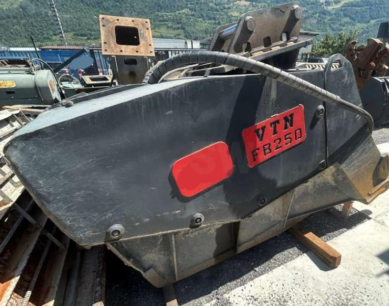 VTN Godet Concasseur VTN FB 250 - Bucket for Construction machinery: picture 3 VTN Godet Concasseur VTN FB 250 - Bucket for Construction machinery: picture 3