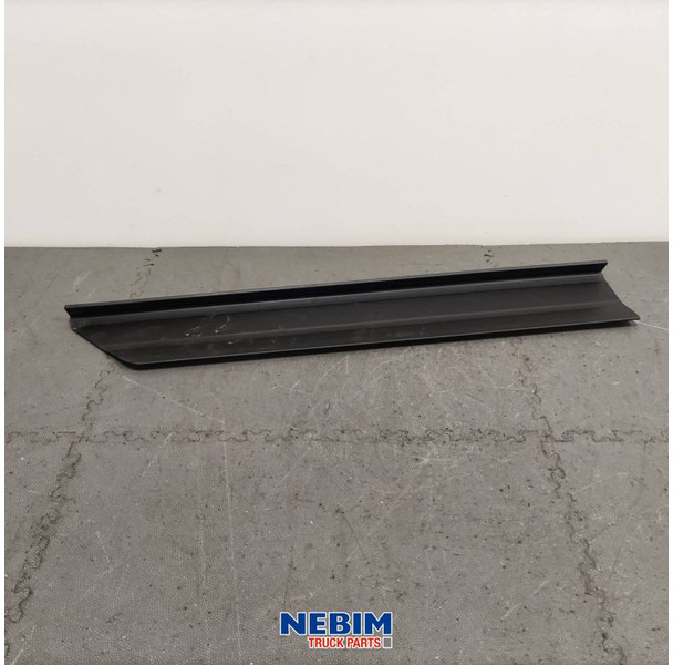 Renault Renault - 7482633051 - Side skirts extension - Spare parts for Truck: picture 2 Renault Renault - 7482633051 - Side skirts extension - Spare parts for Truck: picture 2