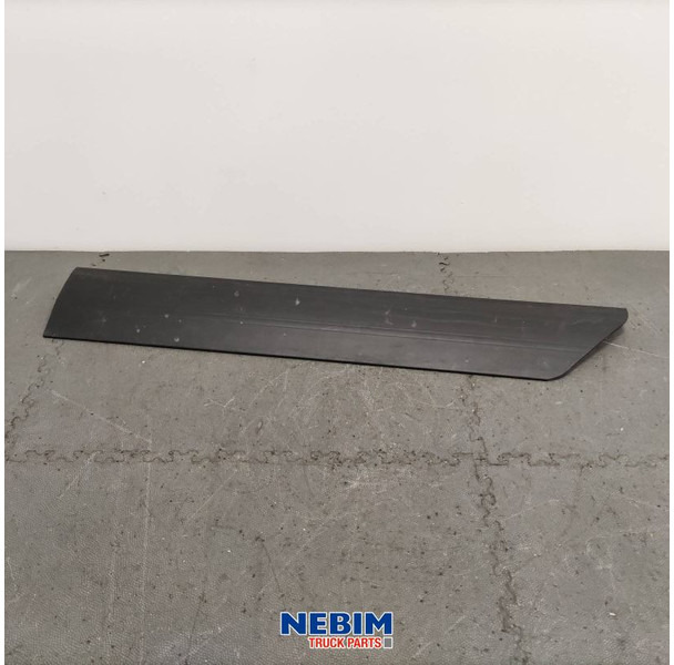 Renault Renault - 7482633051 - Side skirts extension - Spare parts for Truck: picture 1 Renault Renault - 7482633051 - Side skirts extension - Spare parts for Truck: picture 1