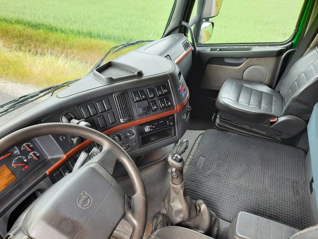 Leasing of Volvo FH12 460 Volvo FH12 460: picture 6 Leasing of Volvo FH12 460 Volvo FH12 460: picture 6