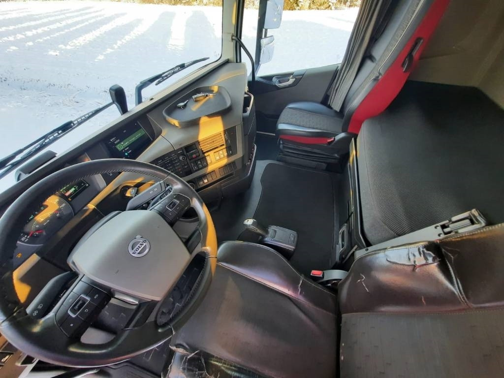 Cab chassis truck Volvo FH 13: picture 9