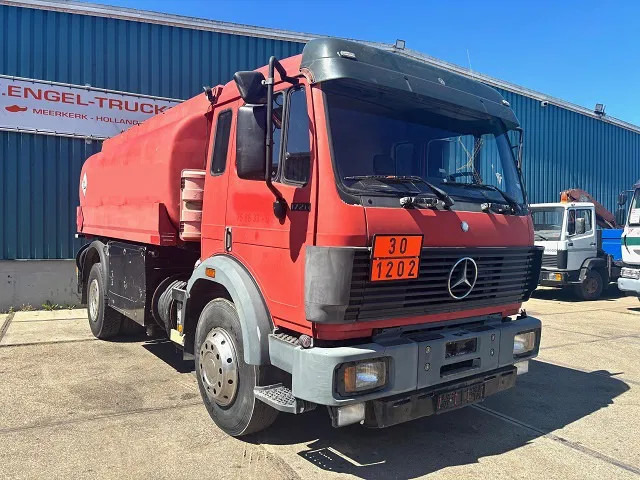Mercedes-Benz SK 1726 (ORIGINAL GERMAN) 13.500 LITER TANK TRUCK (ZF16 MANUAL GEARBOX / FULL STEEL SUSPENSION / REDUCTION AXLE / ANALOG COUNTER - Tank truck: picture 2 Mercedes-Benz SK 1726 (ORIGINAL GERMAN) 13.500 LITER TANK TRUCK (ZF16 MANUAL GEARBOX / FULL STEEL SUSPENSION / REDUCTION AXLE / ANALOG COUNTER - Tank truck: picture 2