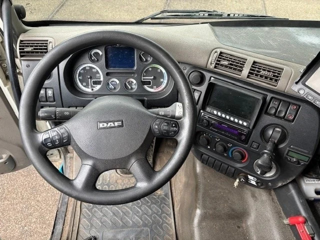 Interior photo 1: Tractor unit DAF CF 85 360 SPACECAB (ORIGINAL DUTCH TRUCK / LOW MILEAGE!!) (EURO 5 / 9.000 KG. FRONT-AXLE / AS-TRONIC / AIRCONDITIONING / FRONTVI
