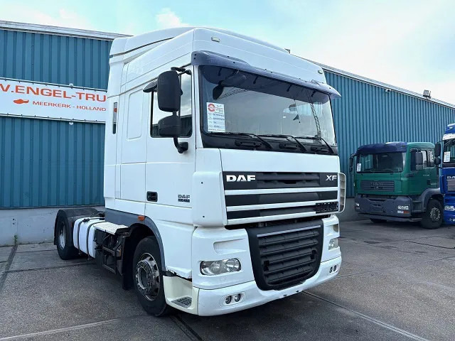 DAF XF 105.460 SPACECAB (ZF-MANUAL GEARBOX / 2x DIESELTANK / MX-ENGINE BRAKE / AIRCONDITIONING / FRIDGE / ETC. - Tractor unit: picture 2 DAF XF 105.460 SPACECAB (ZF-MANUAL GEARBOX / 2x DIESELTANK / MX-ENGINE BRAKE / AIRCONDITIONING / FRIDGE / ETC. - Tractor unit: picture 2