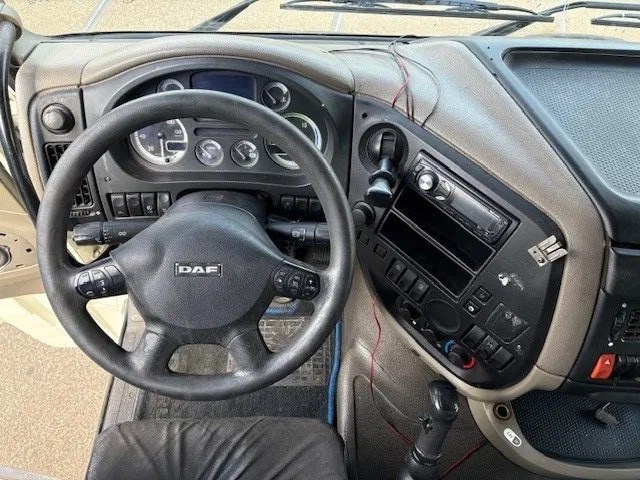 DAF XF 105.460 SPACECAB (ZF-MANUAL GEARBOX / 2x DIESELTANK / MX-ENGINE BRAKE / AIRCONDITIONING / FRIDGE / ETC.) - Tractor unit: picture 5 DAF XF 105.460 SPACECAB (ZF-MANUAL GEARBOX / 2x DIESELTANK / MX-ENGINE BRAKE / AIRCONDITIONING / FRIDGE / ETC.) - Tractor unit: picture 5