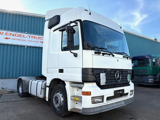 Mercedes-Benz Actros 1840 LS (MP1) (EPS WITH CLUTCH (3 PEDALS) / AIRCONDITIONING / COMPLETE SPOILERSET ON CABIN / ETC.) - Tractor unit: picture 2 Mercedes-Benz Actros 1840 LS (MP1) (EPS WITH CLUTCH (3 PEDALS) / AIRCONDITIONING / COMPLETE SPOILERSET ON CABIN / ETC.) - Tractor unit: picture 2