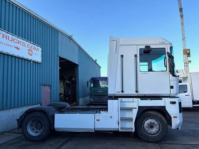 Renault Magnum 440 E-TECH (MACK ENGINE) (ZF16 MANUAL GEARBOX / AIRCONDITIONING / FRIDGE UNDER BED / 2x DIESELTANK) - Tractor unit: picture 4 Renault Magnum 440 E-TECH (MACK ENGINE) (ZF16 MANUAL GEARBOX / AIRCONDITIONING / FRIDGE UNDER BED / 2x DIESELTANK) - Tractor unit: picture 4