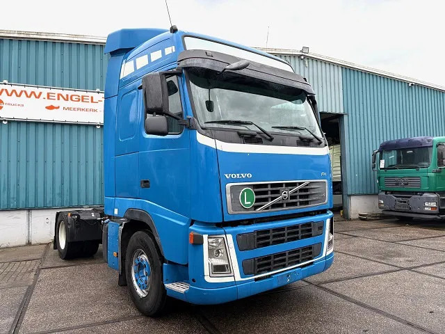 Volvo FH 400 GLOBETROTTER (VIN: 7B446149 / I-SHIFT / ADR-VLG / AIRCONDITIONING / COMPLETE SPOILERSET ON CABIN) - Tractor unit: picture 2 Volvo FH 400 GLOBETROTTER (VIN: 7B446149 / I-SHIFT / ADR-VLG / AIRCONDITIONING / COMPLETE SPOILERSET ON CABIN) - Tractor unit: picture 2