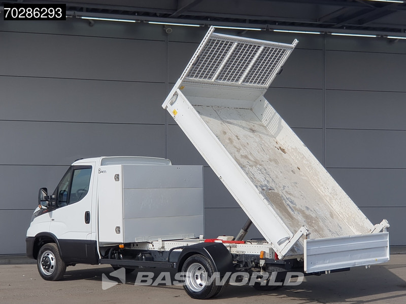 Iveco Daily 35C16 3.0L Open Laadbak met Kist Dubbellucht 3,5t Trekhaak Airco Cruise Euro6 Pritsche Pickup Open Box 2m3 A/C Towbar Cruise con - Flatbed van: picture 2 Iveco Daily 35C16 3.0L Open Laadbak met Kist Dubbellucht 3,5t Trekhaak Airco Cruise Euro6 Pritsche Pickup Open Box 2m3 A/C Towbar Cruise con - Flatbed van: picture 2