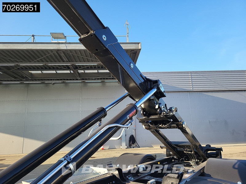 Iveco Eurocargo 180E320 4X2 NEW! 14tons Hiab Multilift ULT14S51 ACC Euro 6 - Hook lift truck: picture 3 Iveco Eurocargo 180E320 4X2 NEW! 14tons Hiab Multilift ULT14S51 ACC Euro 6 - Hook lift truck: picture 3