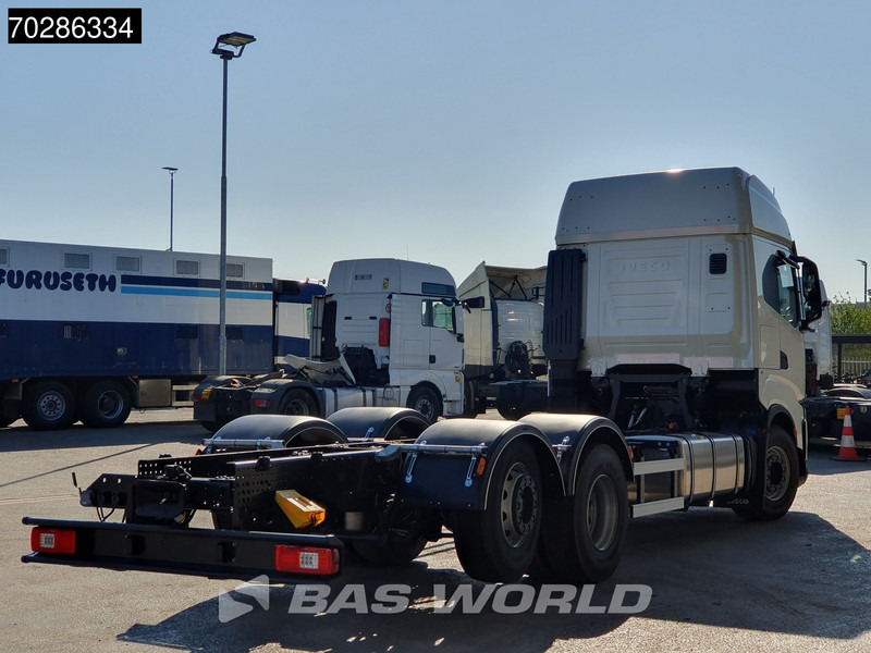 Iveco S-Way 490 6X2 NEW chassis! Retarder Standklima Lift+lenkasche PTO preparation LED Navi ACC Euro 6 - Cab chassis truck: picture 5 Iveco S-Way 490 6X2 NEW chassis! Retarder Standklima Lift+lenkasche PTO preparation LED Navi ACC Euro 6 - Cab chassis truck: picture 5