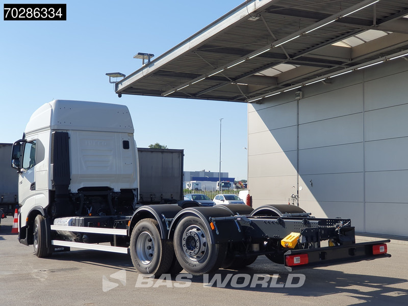 Iveco S-Way 490 6X2 NEW chassis! Retarder Standklima Lift+lenkasche PTO preparation LED Navi ACC Euro 6 - Cab chassis truck: picture 2 Iveco S-Way 490 6X2 NEW chassis! Retarder Standklima Lift+lenkasche PTO preparation LED Navi ACC Euro 6 - Cab chassis truck: picture 2