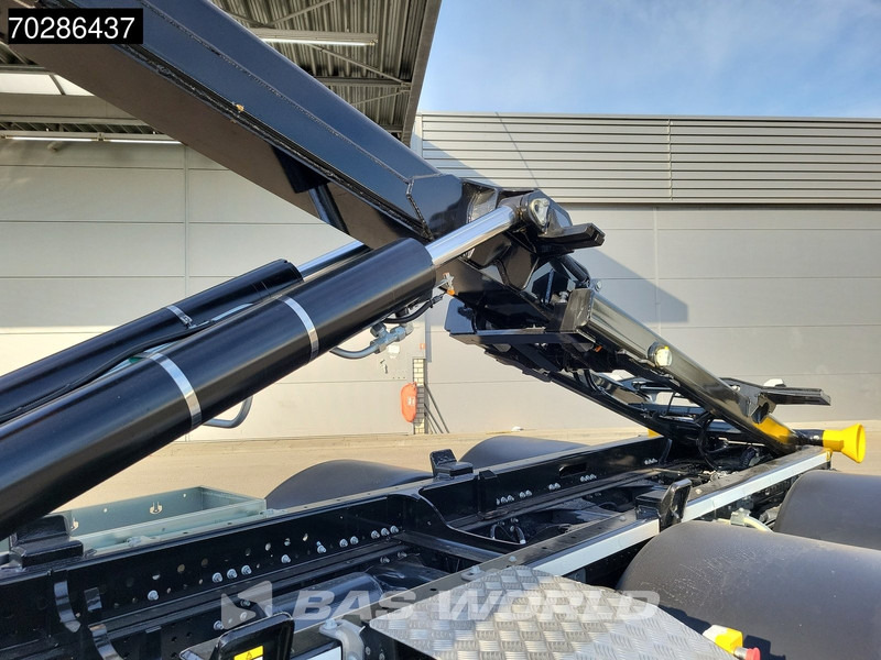 Iveco X-Way 580 6X2 Palfinger PHT20SLD5 Hooklift Lift+steering Axle Automatic Navi ACC LED Euro 6 - Hook lift truck: picture 3 Iveco X-Way 580 6X2 Palfinger PHT20SLD5 Hooklift Lift+steering Axle Automatic Navi ACC LED Euro 6 - Hook lift truck: picture 3