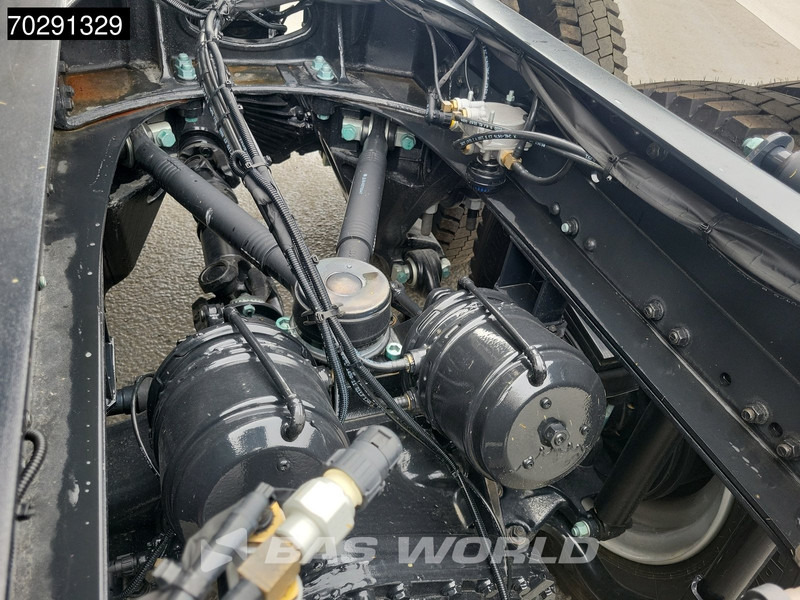 MAN TGS 40.400 6X4 NEW 6x4 chassis PTO Preparation Steelsuspension Big-Axle Automatic Euro 2 - Cab chassis truck: picture 5 MAN TGS 40.400 6X4 NEW 6x4 chassis PTO Preparation Steelsuspension Big-Axle Automatic Euro 2 - Cab chassis truck: picture 5