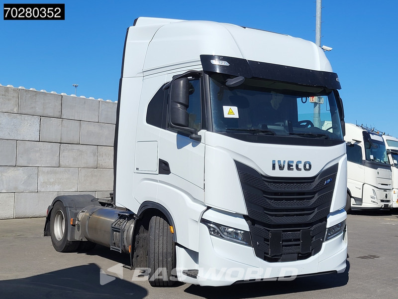 Iveco S-Way 460 4X2 LNG Retarder 2x Tanks Standklima LED Navi - Tractor unit: picture 3 Iveco S-Way 460 4X2 LNG Retarder 2x Tanks Standklima LED Navi - Tractor unit: picture 3