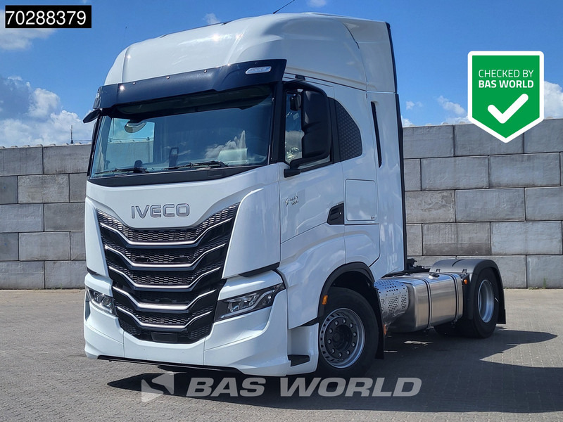 Iveco S-Way 580 4X2 NEW! 2x Tanks ACC Standklima - Tractor unit: picture 1 Iveco S-Way 580 4X2 NEW! 2x Tanks ACC Standklima - Tractor unit: picture 1