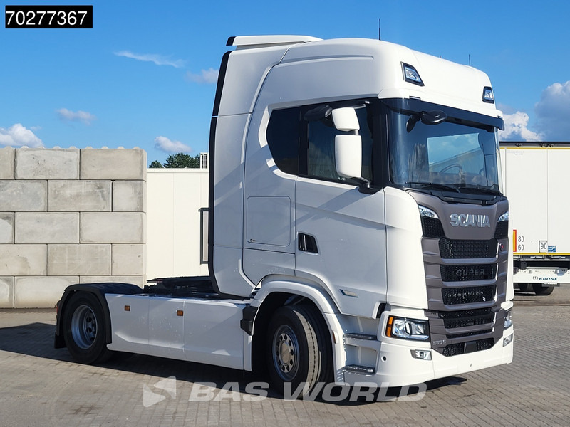 Scania S560 4X2 NEW! Retarder Full-Air 2xTanks Leder Standklima Navi ACC LED - Tractor unit: picture 3 Scania S560 4X2 NEW! Retarder Full-Air 2xTanks Leder Standklima Navi ACC LED - Tractor unit: picture 3