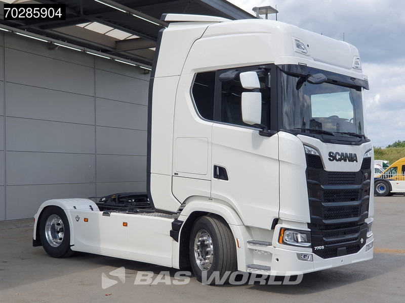 Scania S770 4X2 Full-Air Retarder 2x Tanks Standklima Alcoa's Leather - Tractor unit: picture 3 Scania S770 4X2 Full-Air Retarder 2x Tanks Standklima Alcoa's Leather - Tractor unit: picture 3