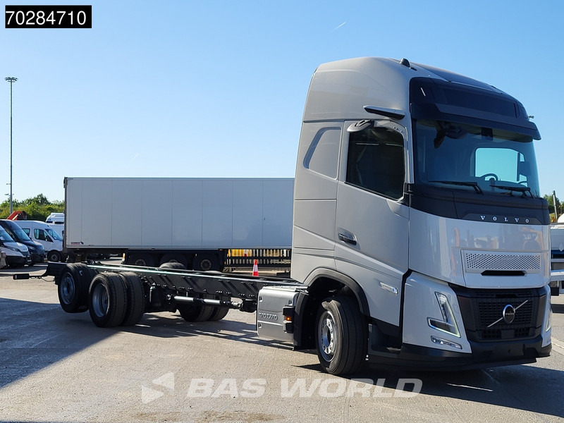 Volvo FH 62 R AERO 6X2 NEW Horsetruck chassis Lift+Lenkachse Dynamic Steering Mirror cam Euro 6 - Cab chassis truck: picture 3 Volvo FH 62 R AERO 6X2 NEW Horsetruck chassis Lift+Lenkachse Dynamic Steering Mirror cam Euro 6 - Cab chassis truck: picture 3